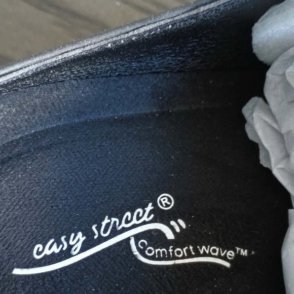 Easy Street Woman's Gilly Slip-on Mules     Size 8.5 Wide  NWT.   Black - Picture 9 of 15